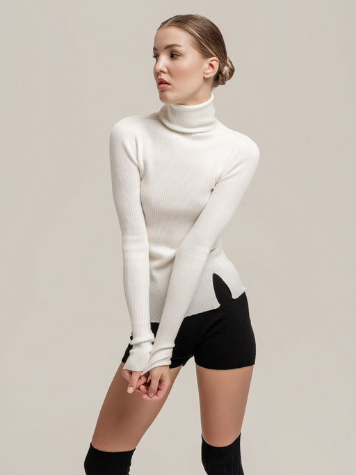Lea Turtleneck in White – 100% Extra Fine Merino Wool, Seamless Knit