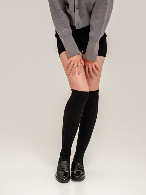 Ribbed Knee-High Socks in Black – 100% Extra Fine Merino Wool