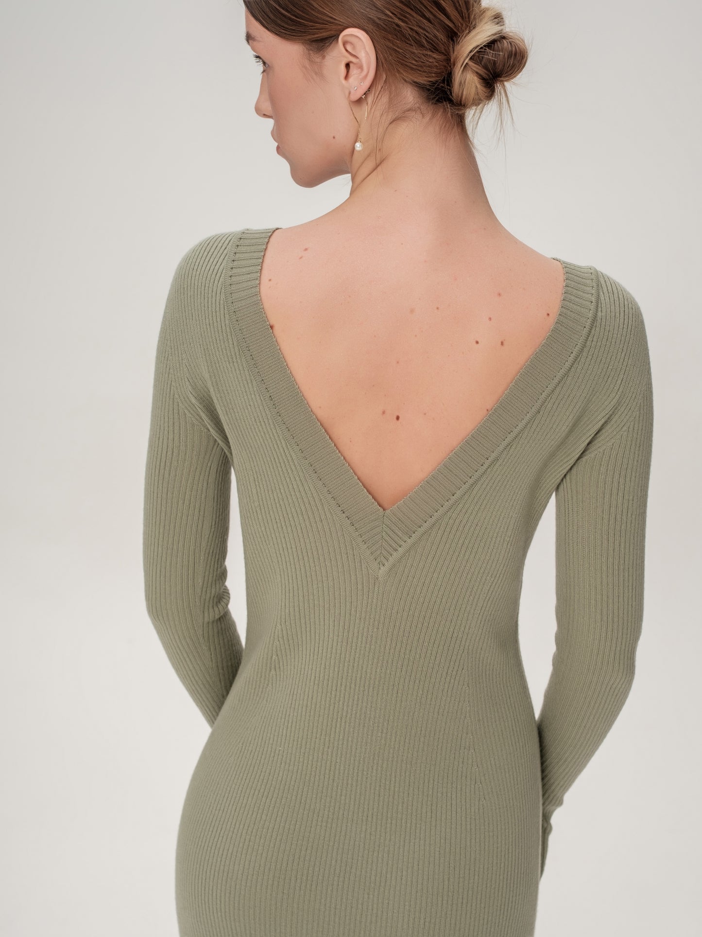 Scarlet Open-Back Dress Pistachio – 100% Extra Fine Merino Wool, Seamless 3D Knit